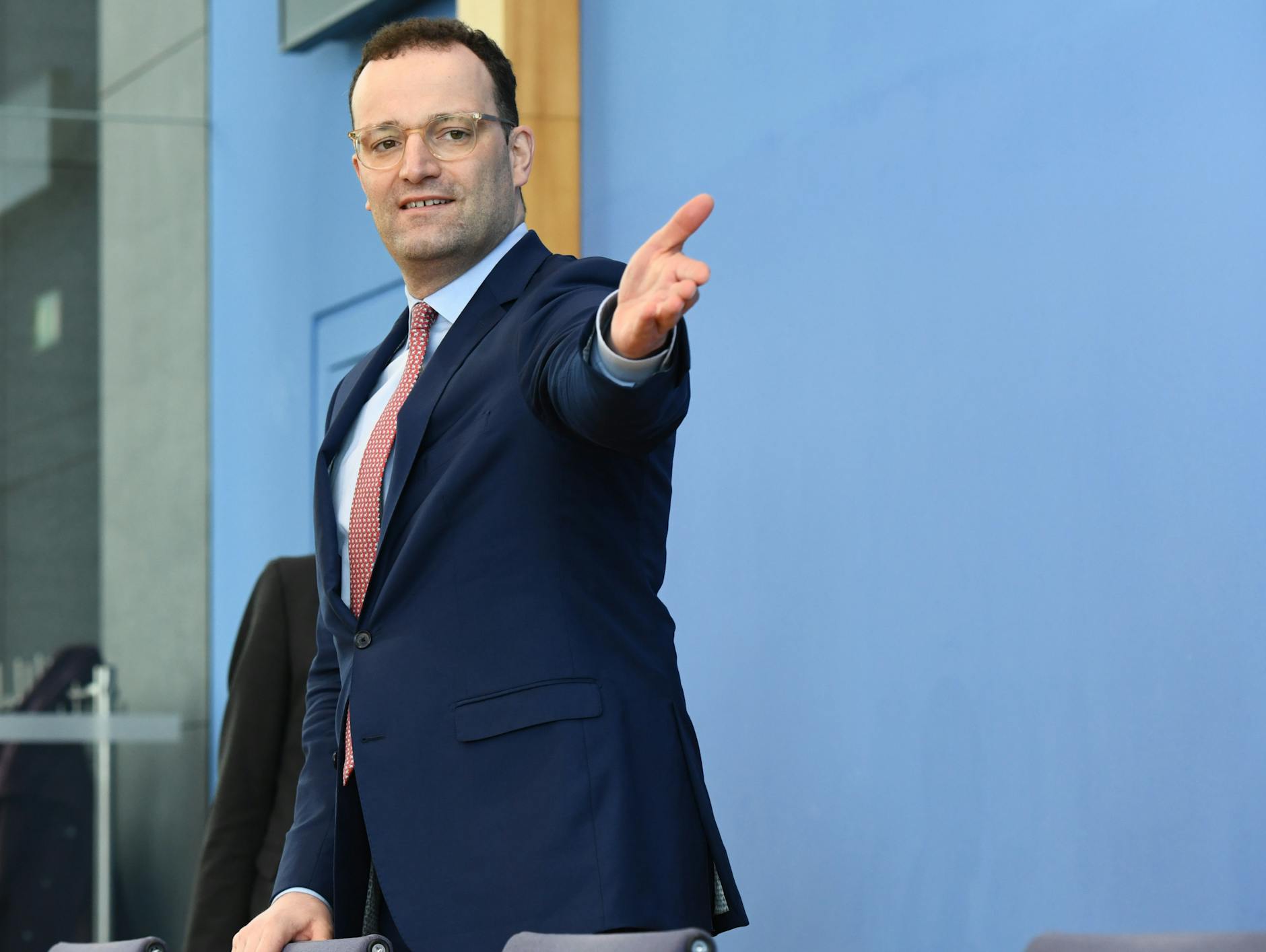 Bundesgesundheitsminister Jens Spahn (CDU) weist darauf hin, dass Menschen ohne Corona-Symptome oder ohne Aufenthalt in eine Hochrisikogebiet nicht getestet werden sollen. 