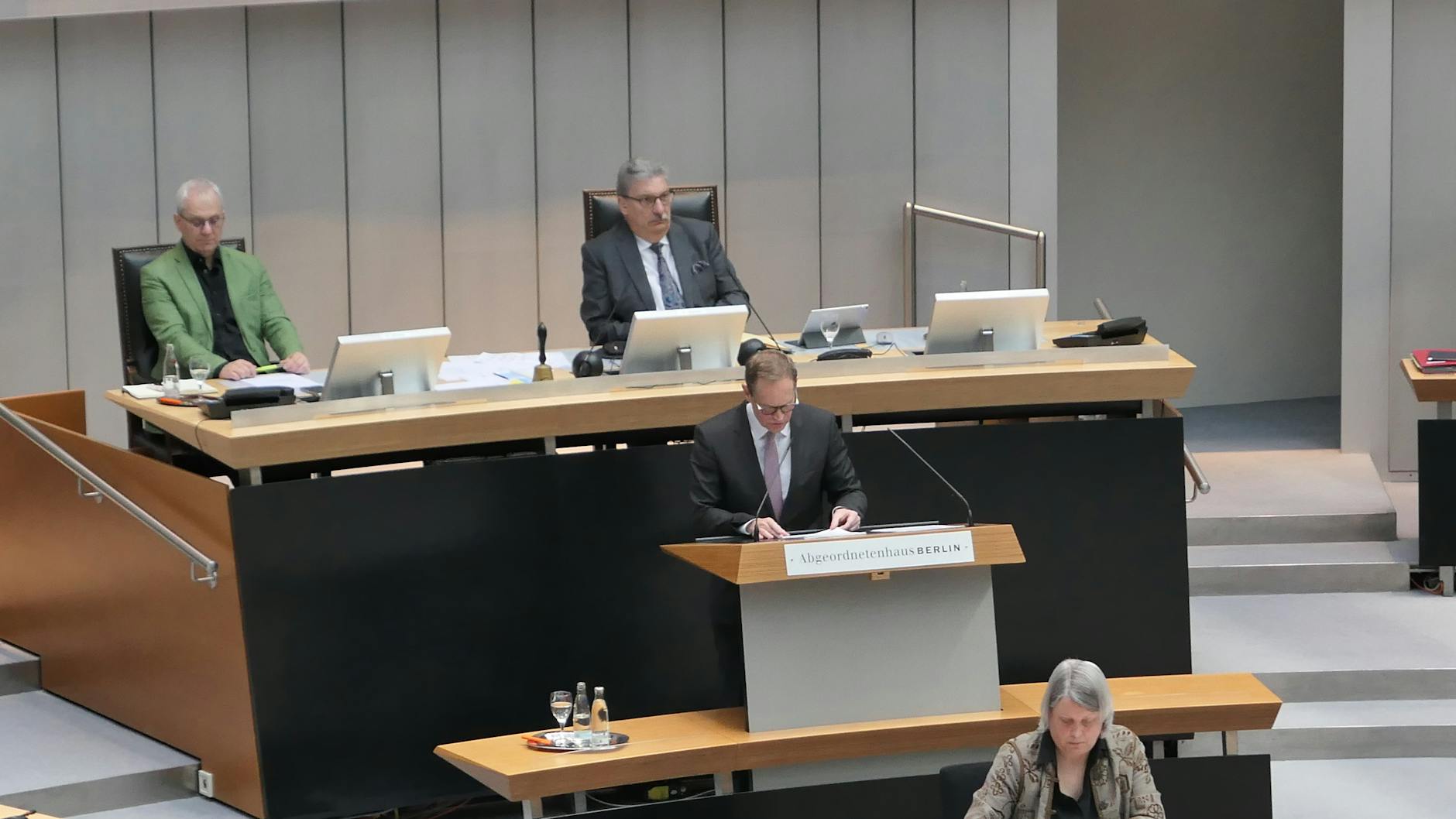 Michael Müller wählte eine ruhige Ausdrucksform, wurde nur beim Thema Hamsterkäufe hart in der Stimme: Er bezeichnete sie als „asozial“.