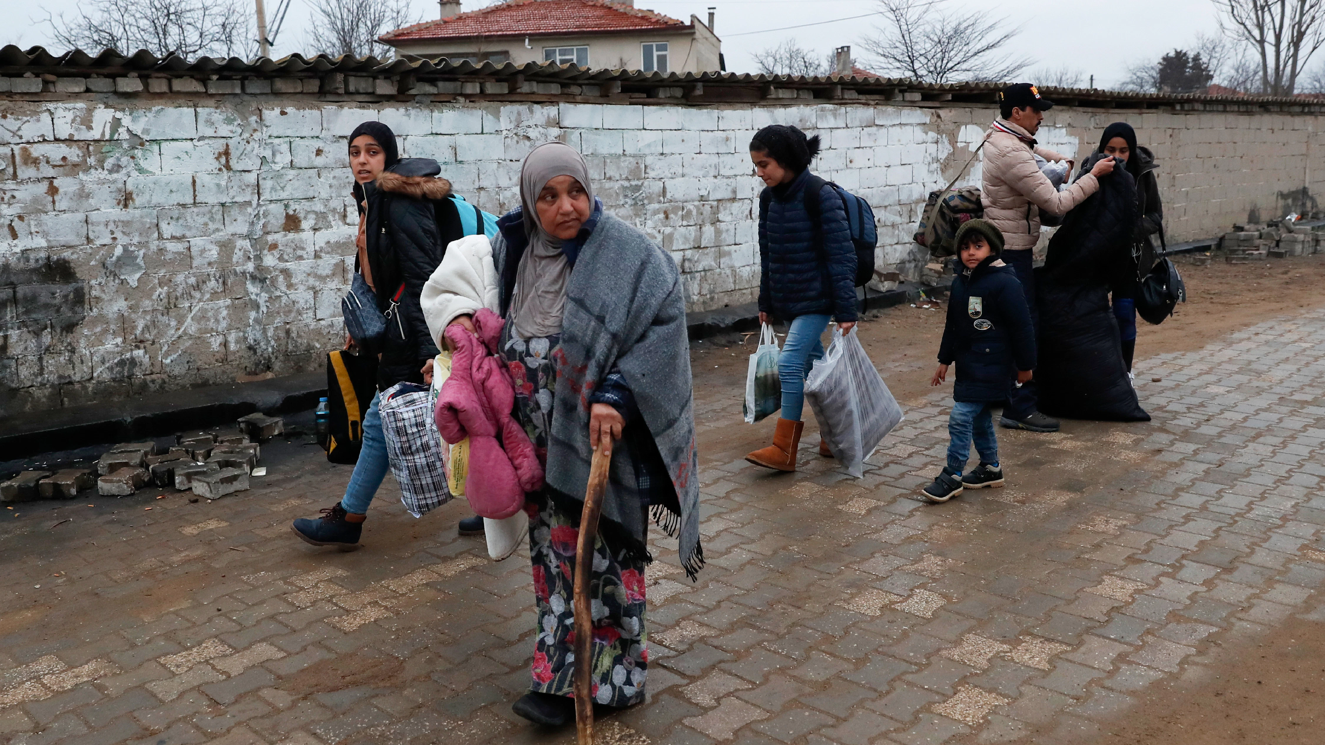 Die an der türkisch-griechischen Grenze verbliebenen Flüchtlinge und Migranten sind einem Medienbericht zufolge abgezogen.