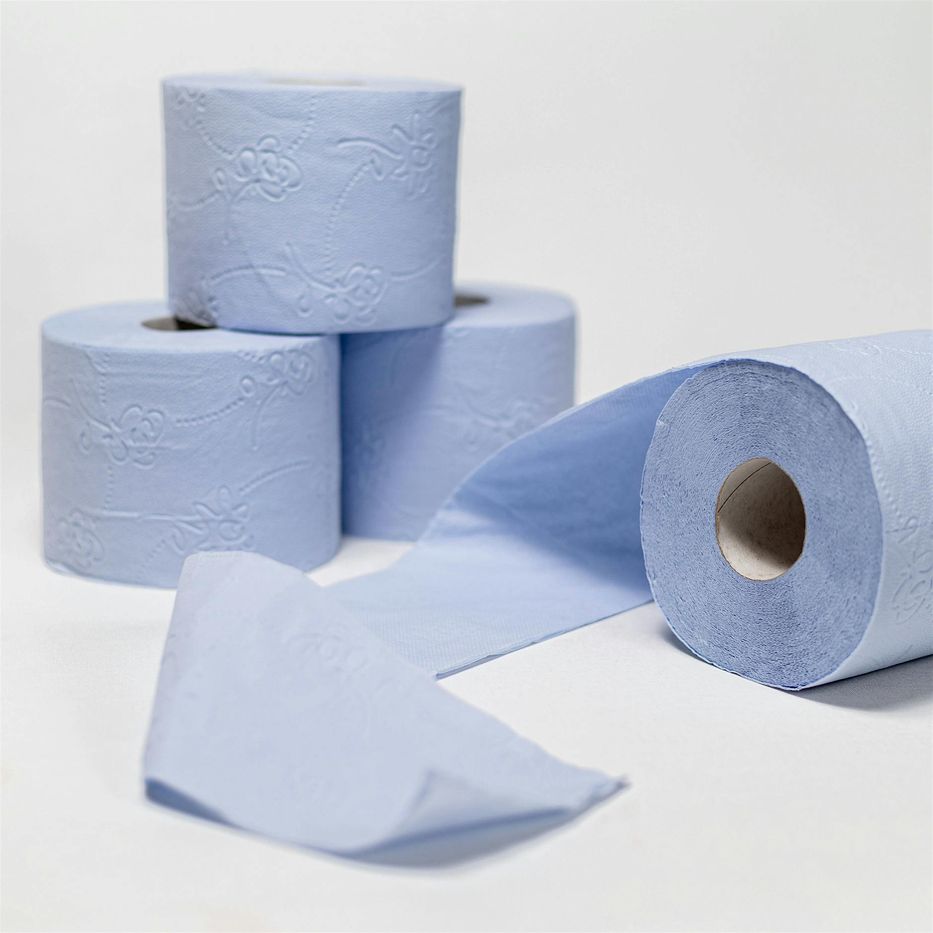 Corona-Humor im Netz: Klopapier-Fußball und Musical zu Hause