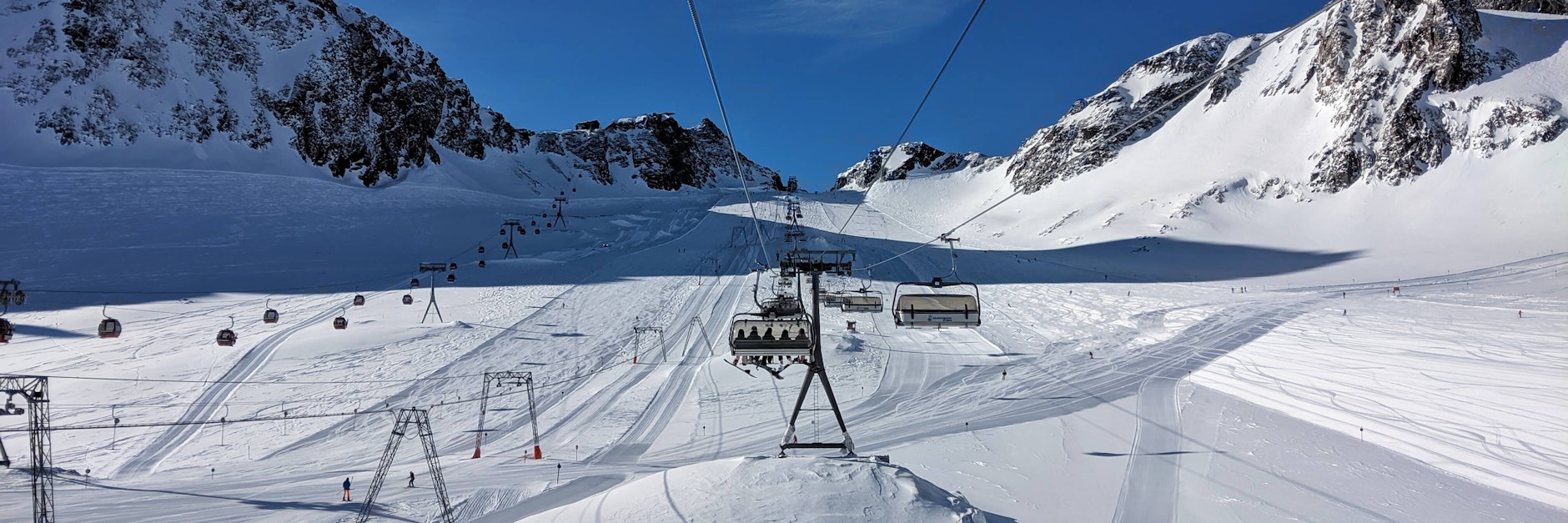 VIele Deutsche kommen zum Ski-Fahren nach Tirol.