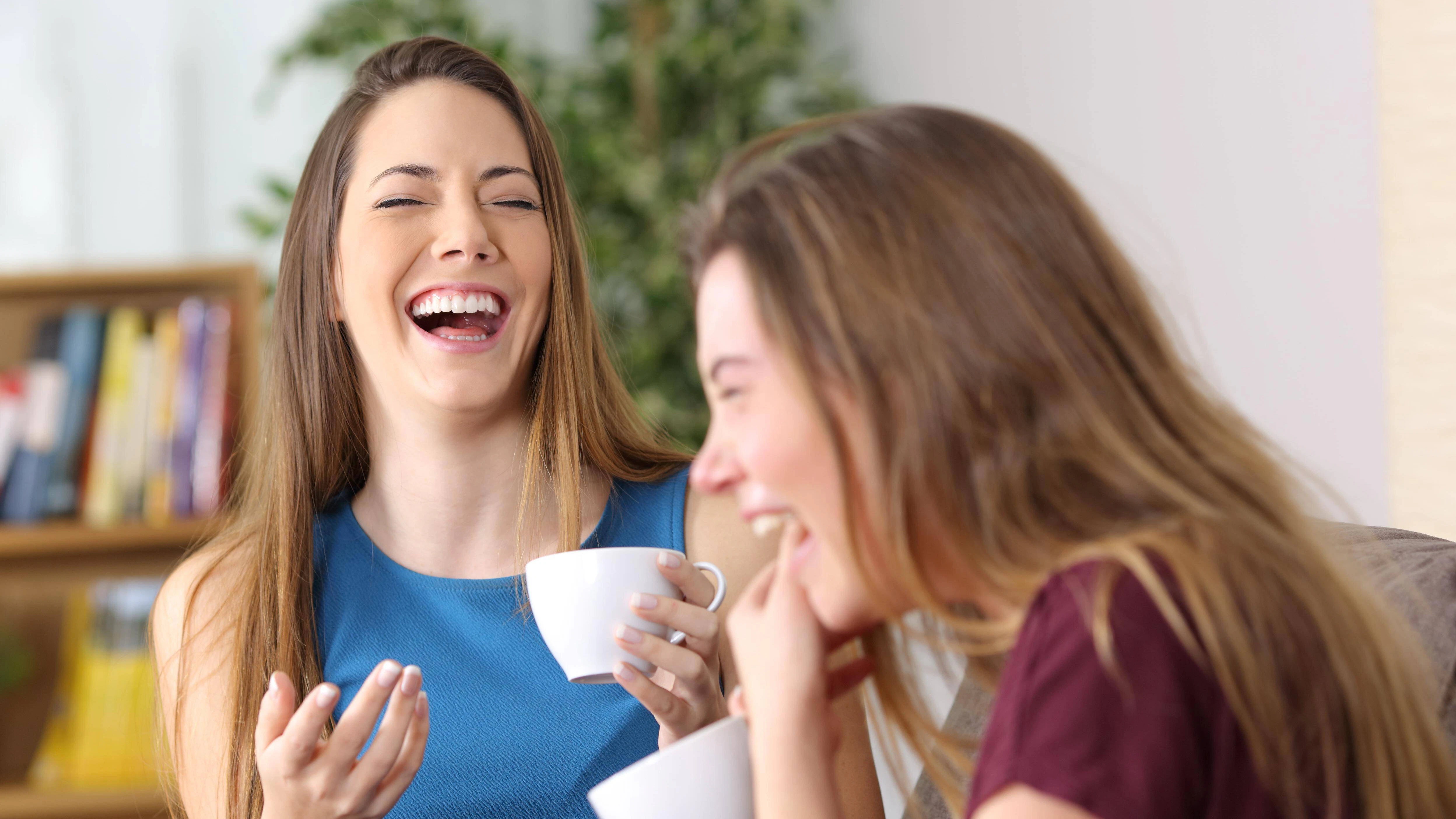 Zusammen lachen tut der Gesundheit gut.