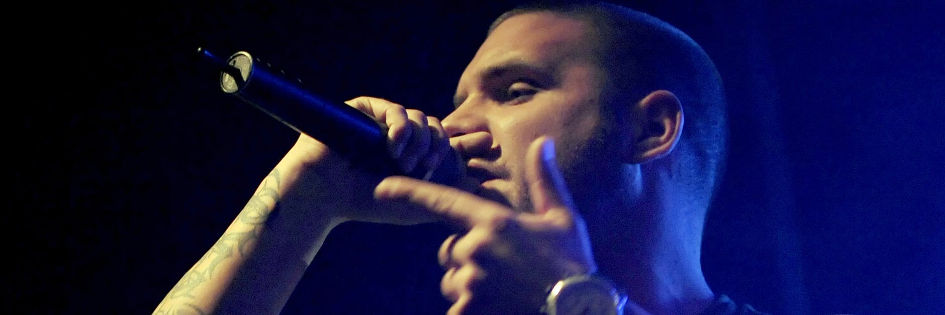 Rapper Fler bei einem Auftritt im ColumbiaClub. Sein Gangster-Rap kommt mit seinen gewaltverherrlichenden und diskriminierenden Texten vor allem bei jungen Hörern gut an.