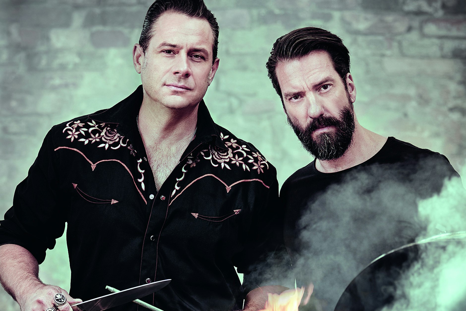 Rocker und Grillmeister: Alec „Boss Burns“ &nbsp;Völkel (re.) und Sascha „Hoss Power“ Vollmer