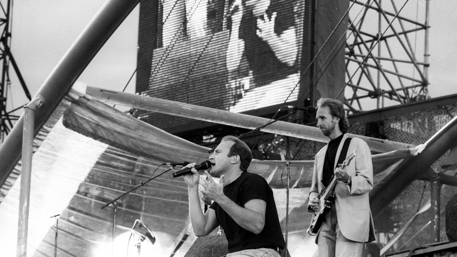 Genesis, Konzert auf dem Maifeld Berlin: Phil Collins li. und Mike Rutherford