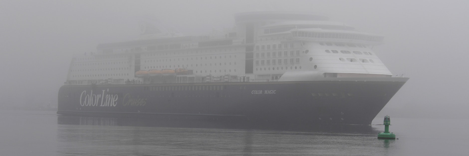 Die Fähre «Color Magic» läuft nach dem Unglück im Nebel und verspätet in Kiel ein.