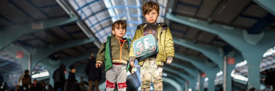 Seit Tagen harren Familien mit kleinen Kindern im Grenzgebiet aus.