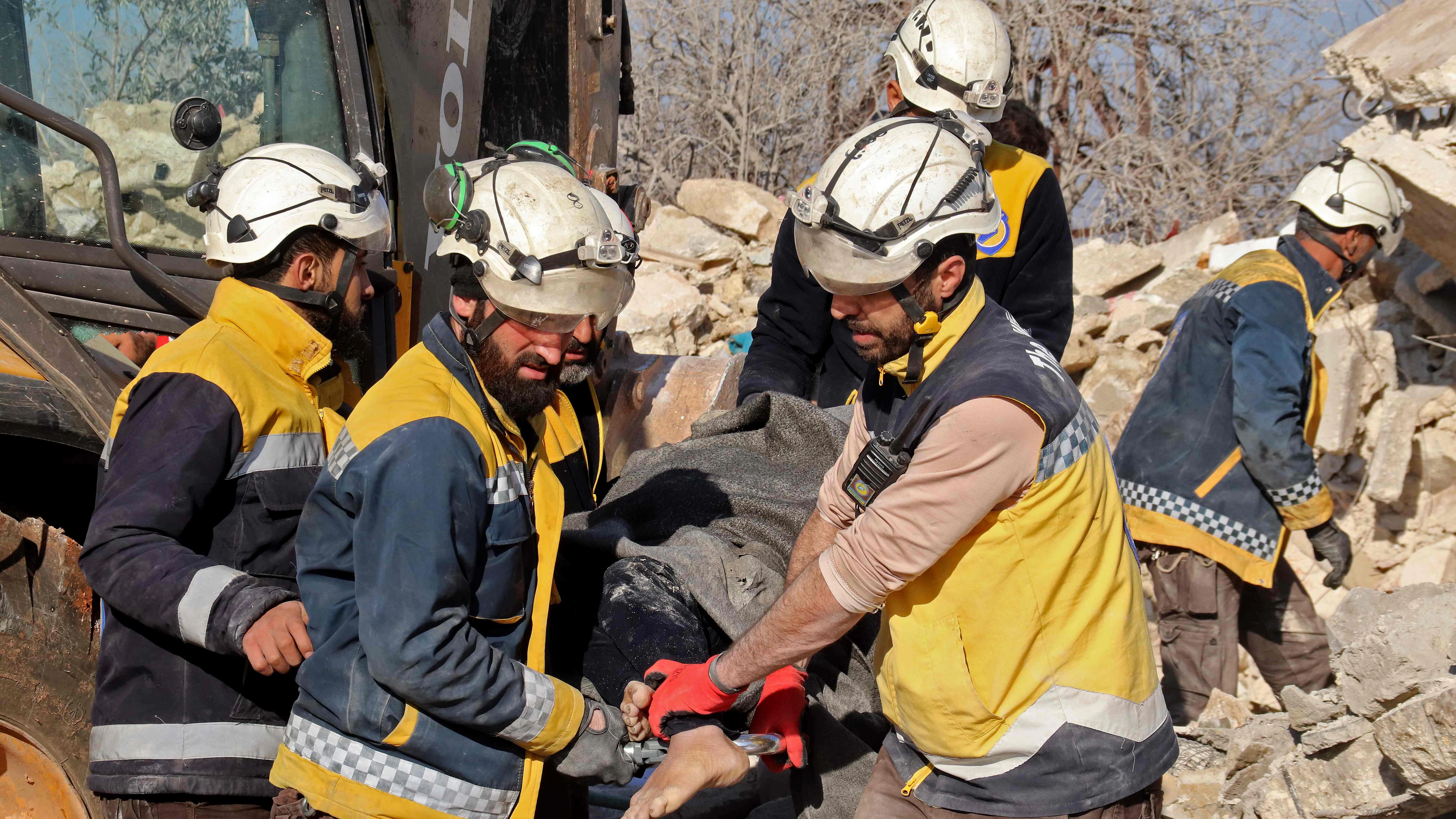 Bei Luftangriffen in der syrischen Provinz Idlib sind mehrere Menschen getötet und etwa 20 Personen verletzt worden.