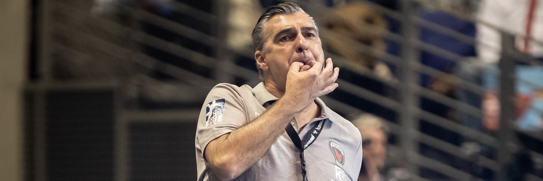 Füchse-Trainer Michael Roth findet immer einen Weg, sich bemerkbar zu machen.