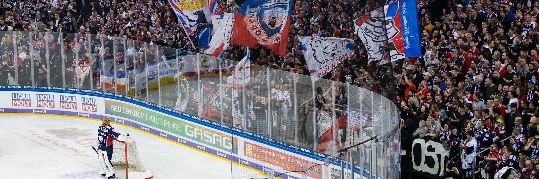 Die Eisbären-Fans sind bereit, ihre Mannschaft in den Play-offs voll zu unterstützen. Die Frage ist nur, ob sie überhaupt live zuschauen dürfen?