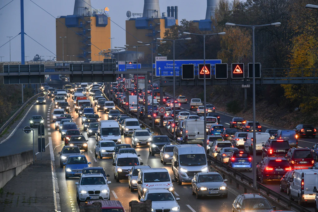 Stauforscher empfehlen Berlinern Fahrrad und Bahn