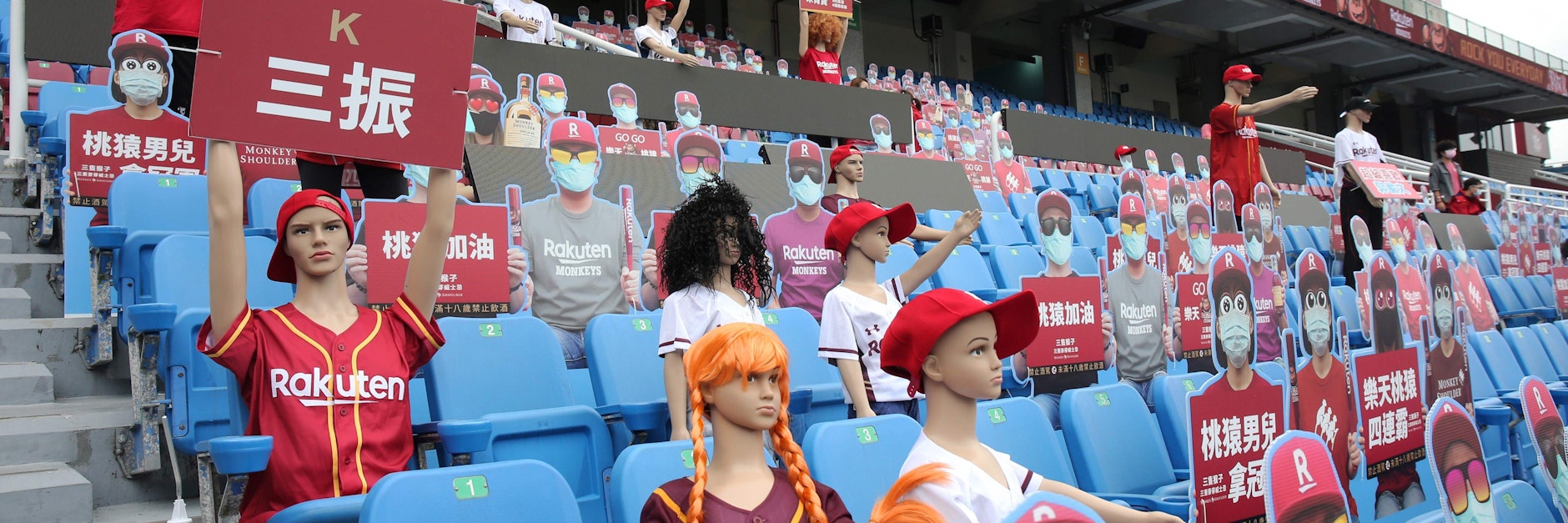 Kurios: In Taiwan sollen Roboter und Pappfiguren für Stimmung im Stadion sorgen.&nbsp;