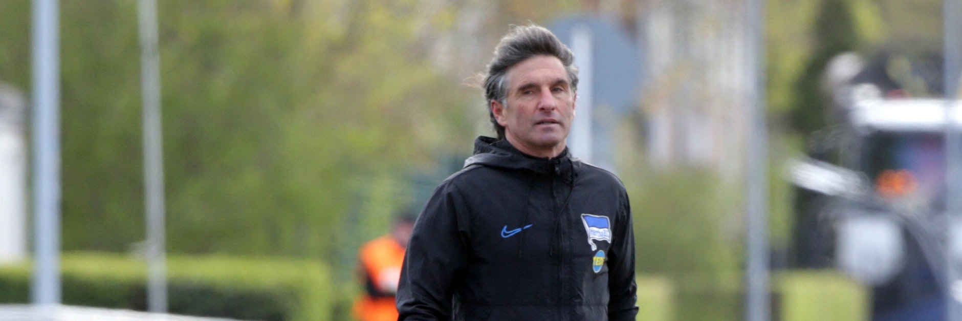 Bruno Labbadia ist schon Herr der Lage bei Hertha BSC.