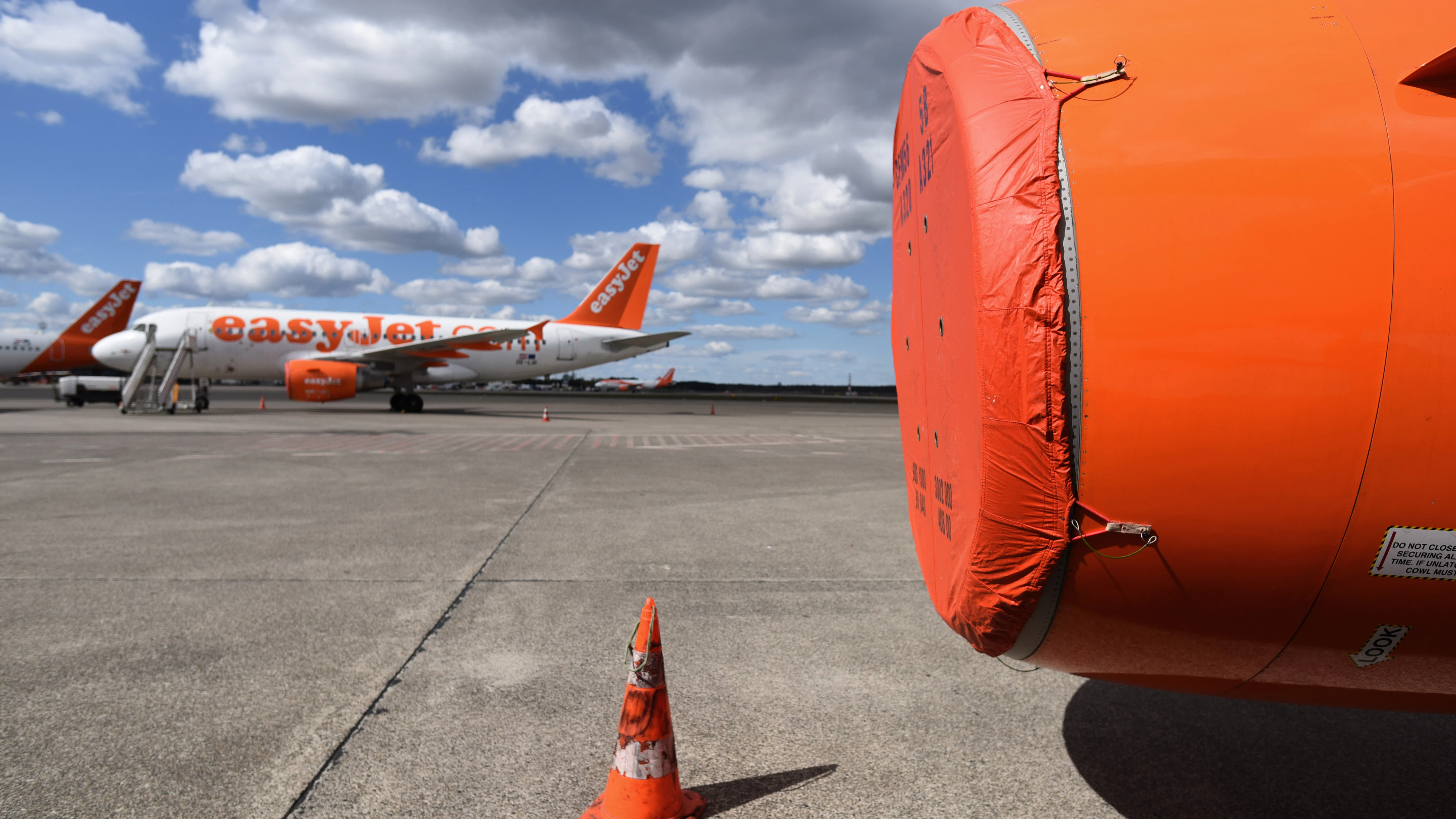 Sie werden nicht gebraucht: Easyjet-Flugzeuge parken auf dem Tegeler Vorfeld.