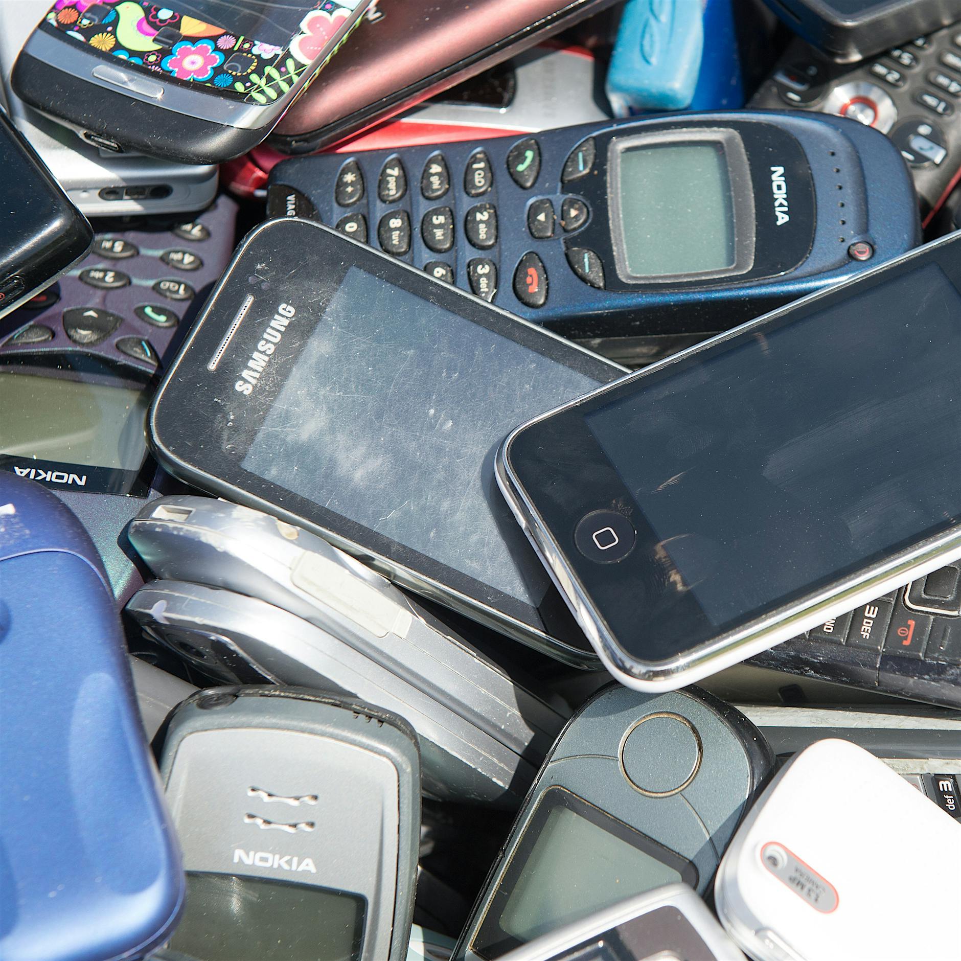 Deutsche horten fast 200 Millionen Handys