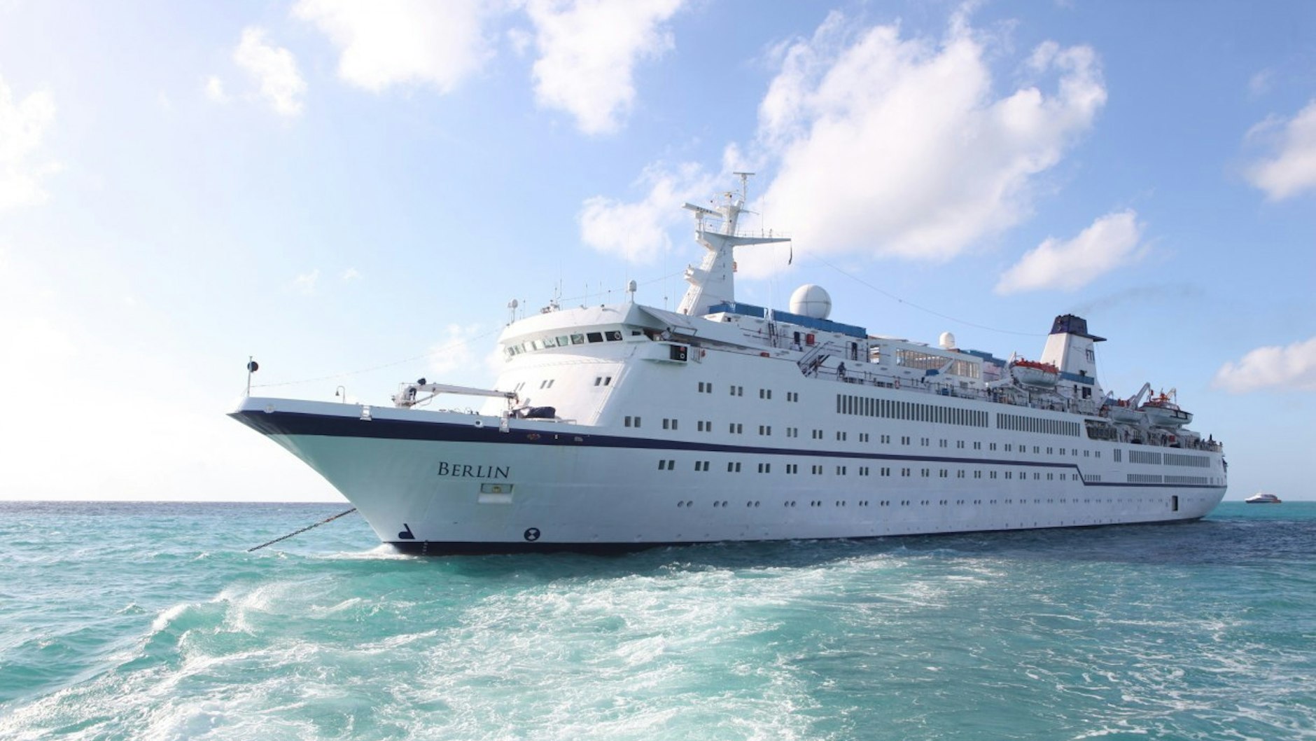 Die „MS Berlin“ ist auf hoher See gefangen.