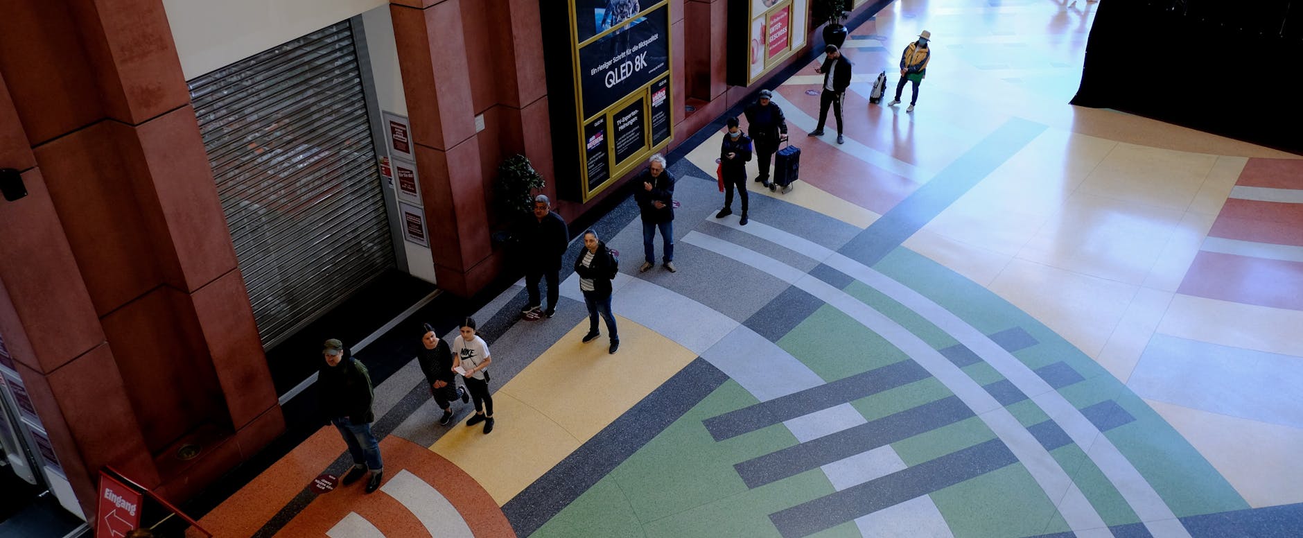 Auch im Alexa wird der Abstand eingehalten.