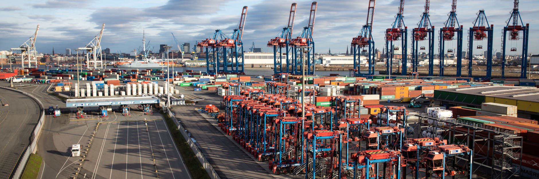 Besonders betroffen seien die Branchen der Elektrotechnik und des Fahrzeug- und Maschinenbaus.