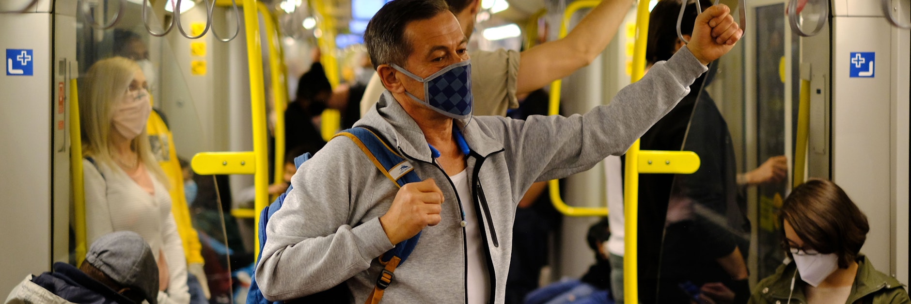 Erster Tag mit der Maskenpflicht: In diesem U-Bahn-Abteil hielten sich alle Fahrgäste daran.