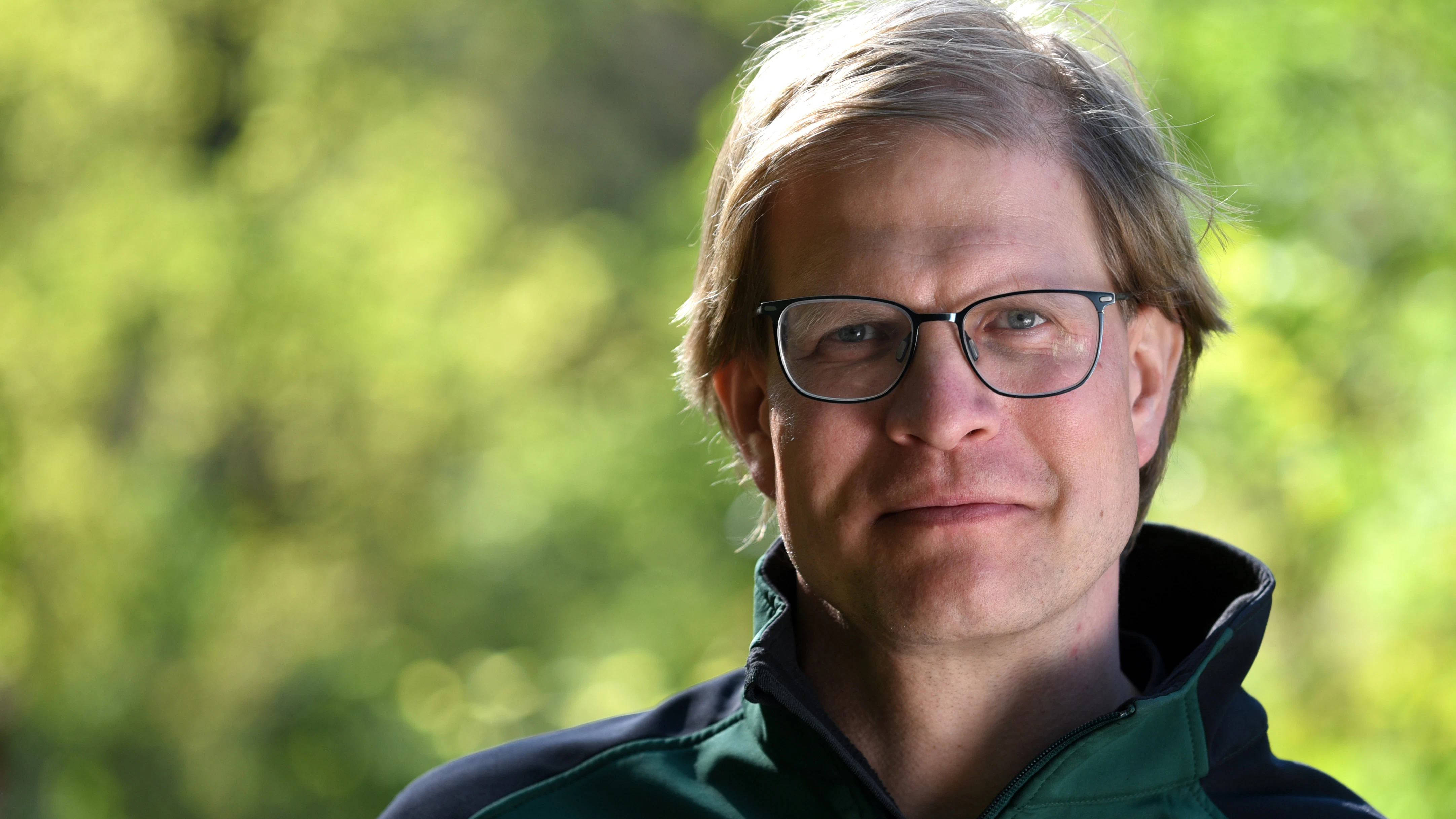 Felix Weisbrich ist seit vielen Jahren Förster – seit Anfang 2019 leitet er das Straßen- und Grünflächenamt in Friedrichshain-Kreuzberg.