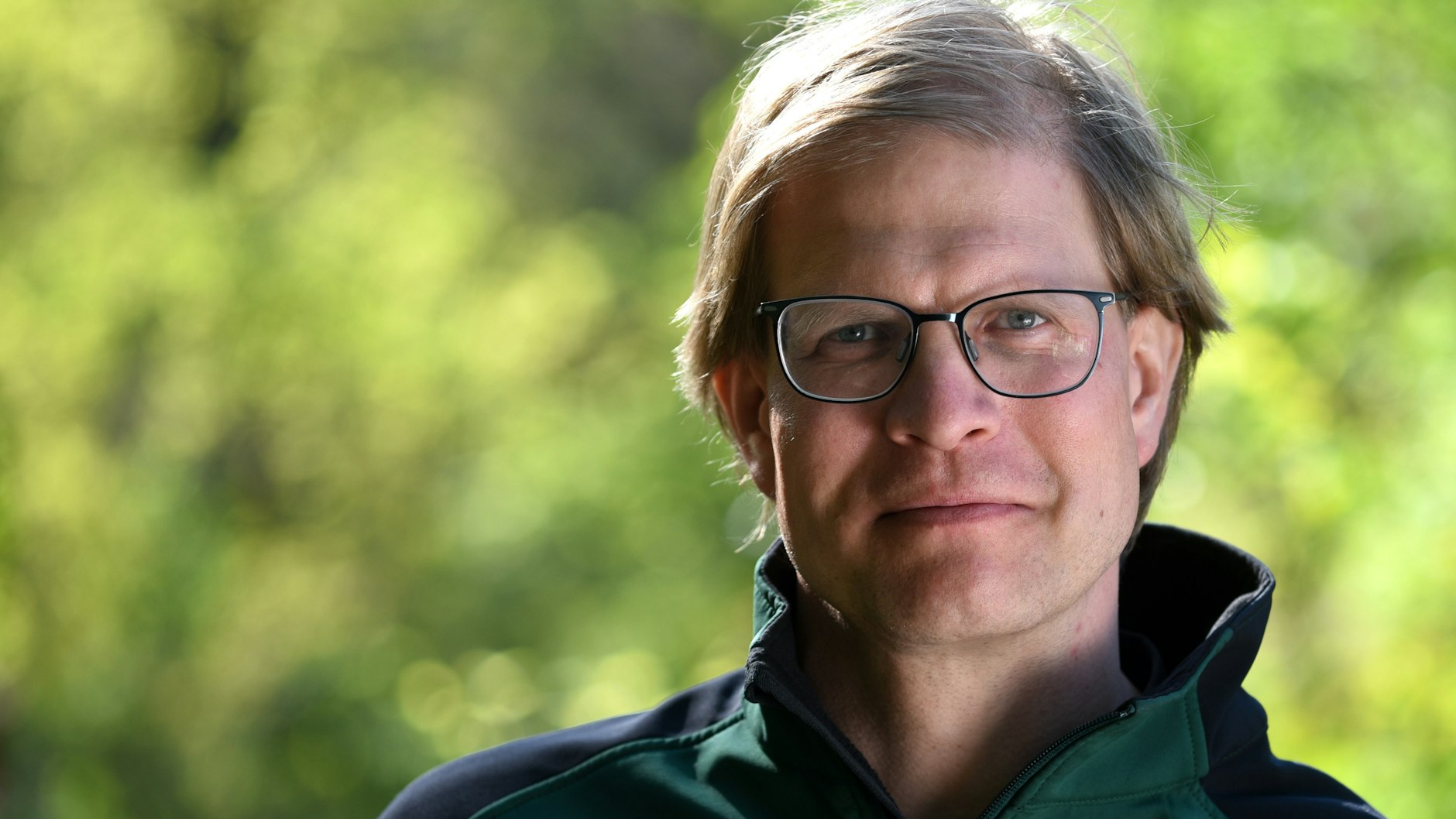 Felix Weisbrich ist seit vielen Jahren Förster – seit Anfang 2019 leitet er das Straßen- und Grünflächenamt in Friedrichshain-Kreuzberg.