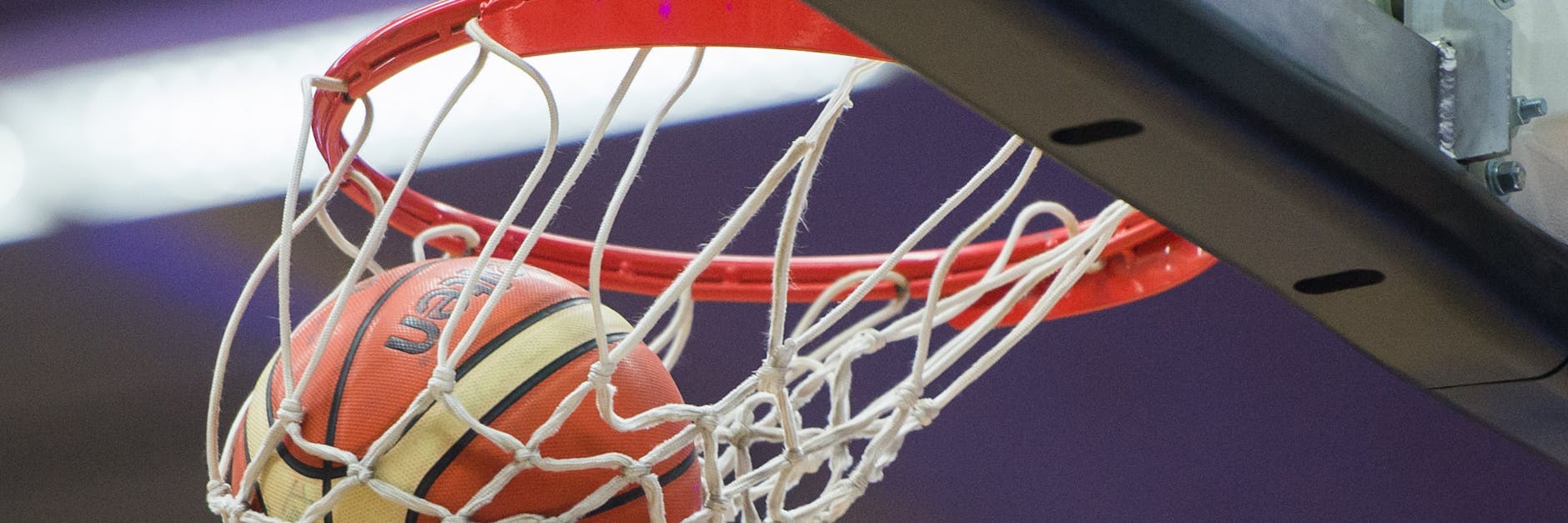 Bald sollen in der BBL die Bälle wieder in den Korb fliegen – selbst wenn nicht alle Teams dabei sind. 