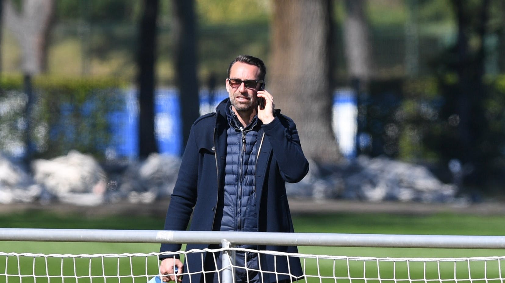 Manager Michael Preetz greift in Corona-Zeiten noch häufiger zum Hörer.