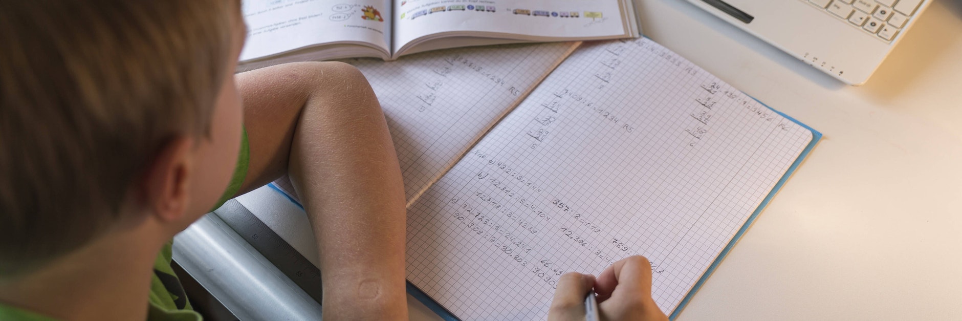 Vor den Sommerferien sollen alle Schüler noch mal in die Schule kommen.