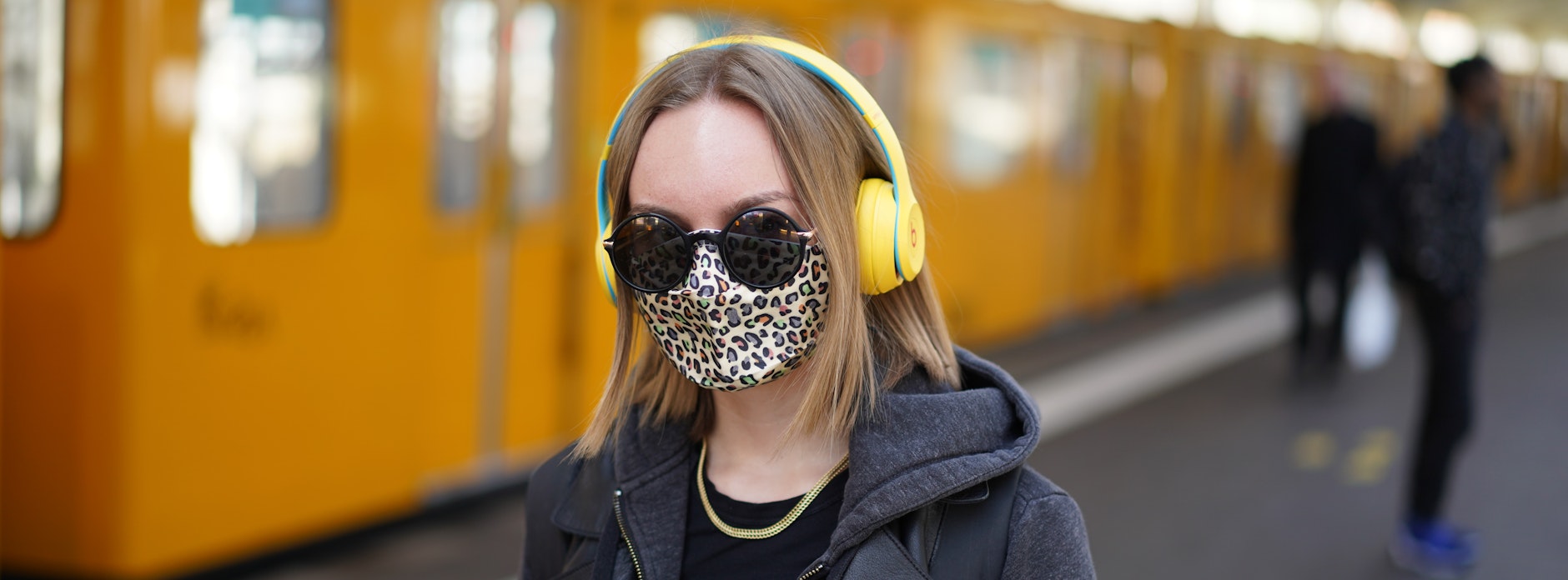 Tierisch im Trend: Ein modischer Mund-NasenSchutz im Leopardenmuster, aus Baumwolle genäht.