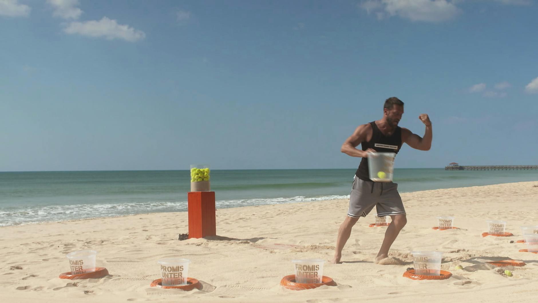 Im Finale von "Promis unter Palmen" bejubelt sich Bastian Yotta selbst. Einer muss es ja tun.