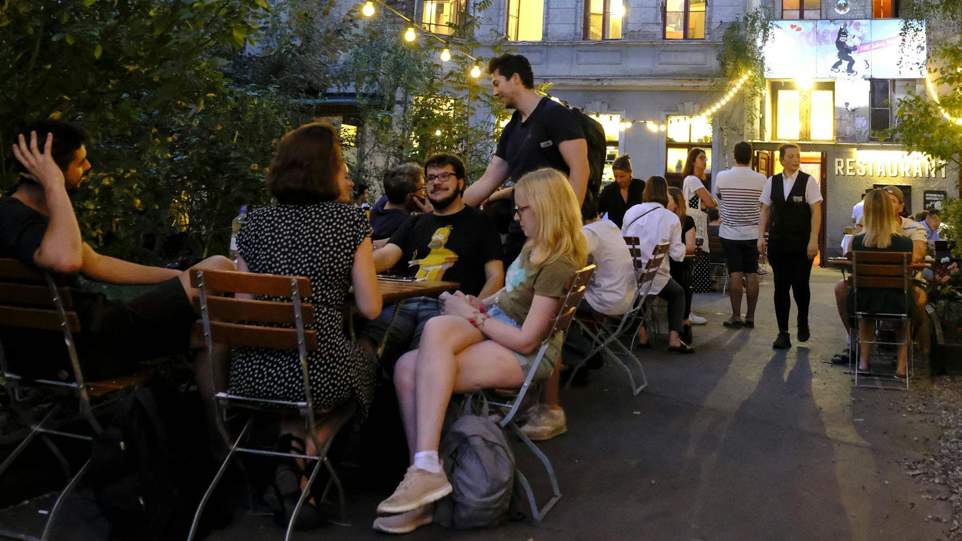 Wann darf man wieder so schön zusammensitzen?