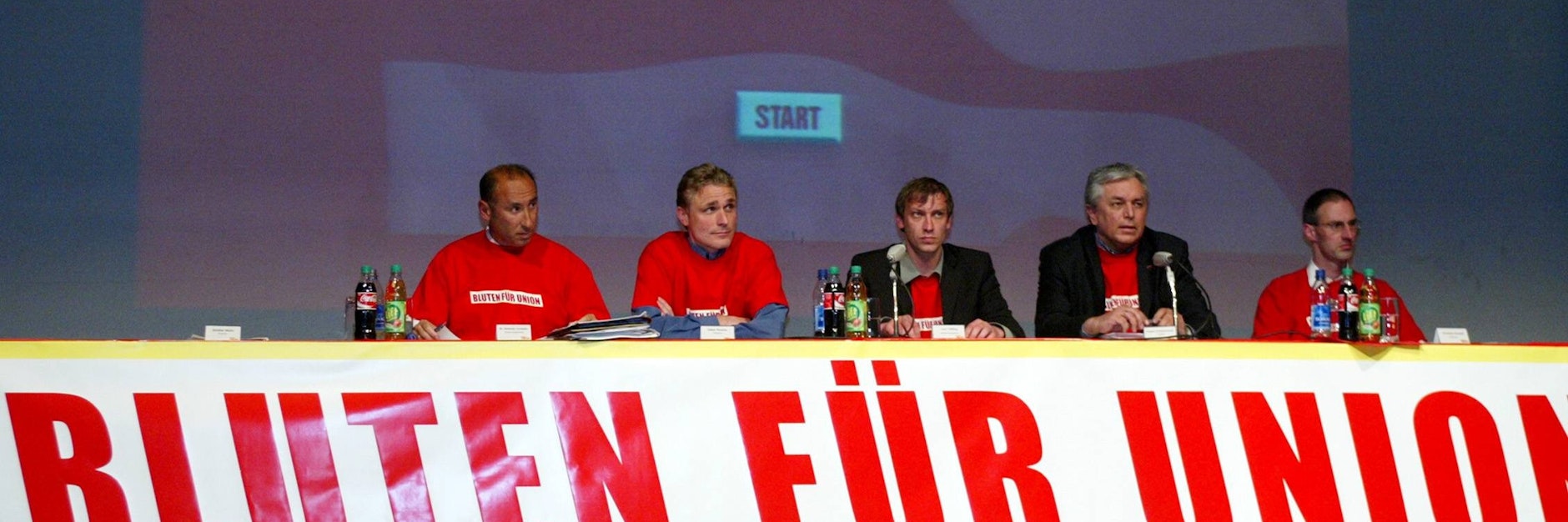 Die seinerzeitigen Macher beim 1.FC Union zu Zeiten von Bluten für Union. Nur Oskar Kosche (2.v.l.) ist heute noch in Amt und Würden bei den Eisernen.