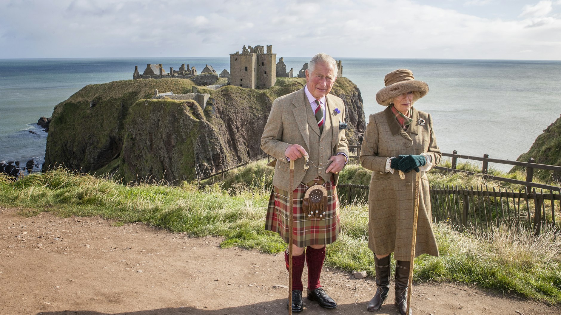 Sie lernten sich vor mehr als 50 Jahren kennen, die Hochzeit gab es erst vor 15 Jahren: Charles und Camilla