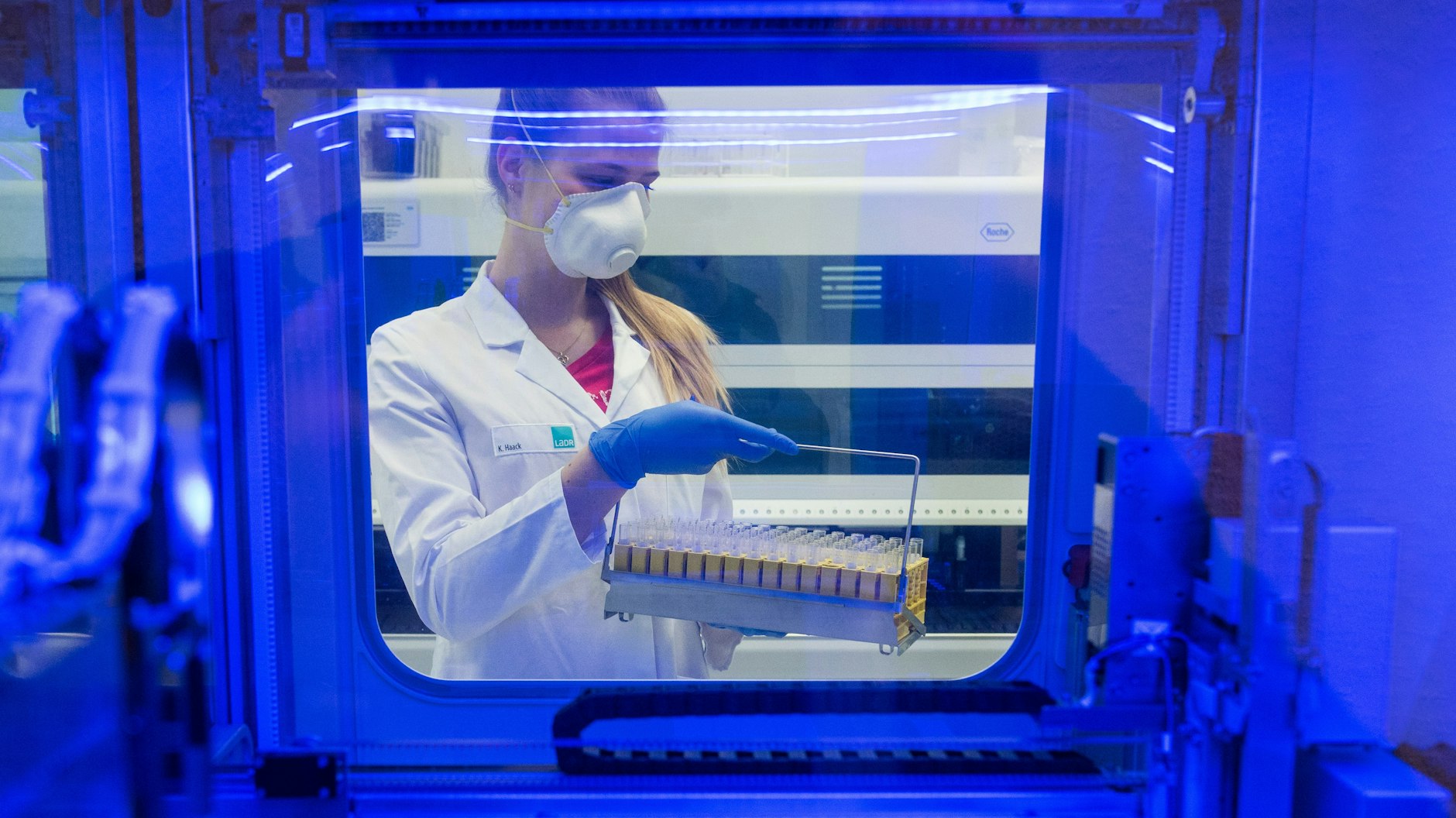 Wie viele Corona-Infizierte gibt es in Deutschland wirklich? Wissenschaftler forschen auf Hochtouren, um verlässliche Zahlen zu generieren.&nbsp;