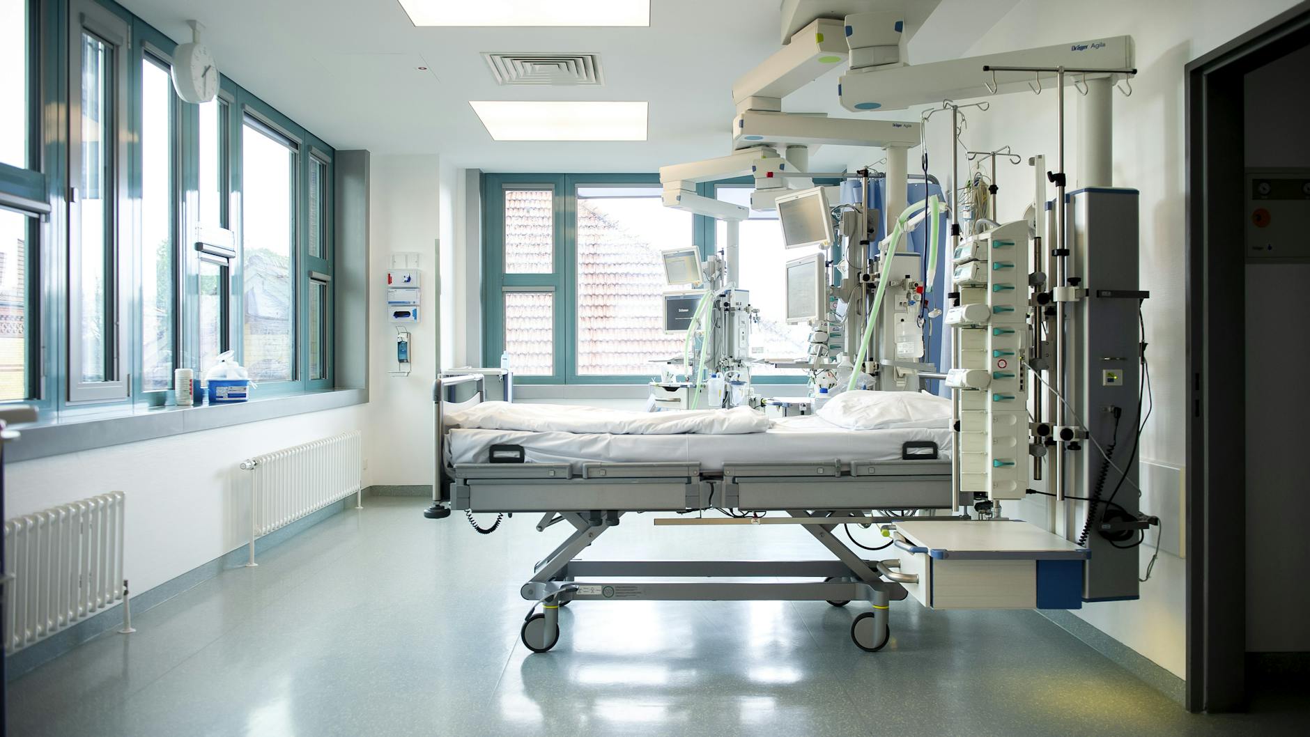 Die Intensivstation F2 liegt im zweiten Geschoss des Unfallkrankenhauses Berlin. Hier werden alle Corona-Patienten behandelt.