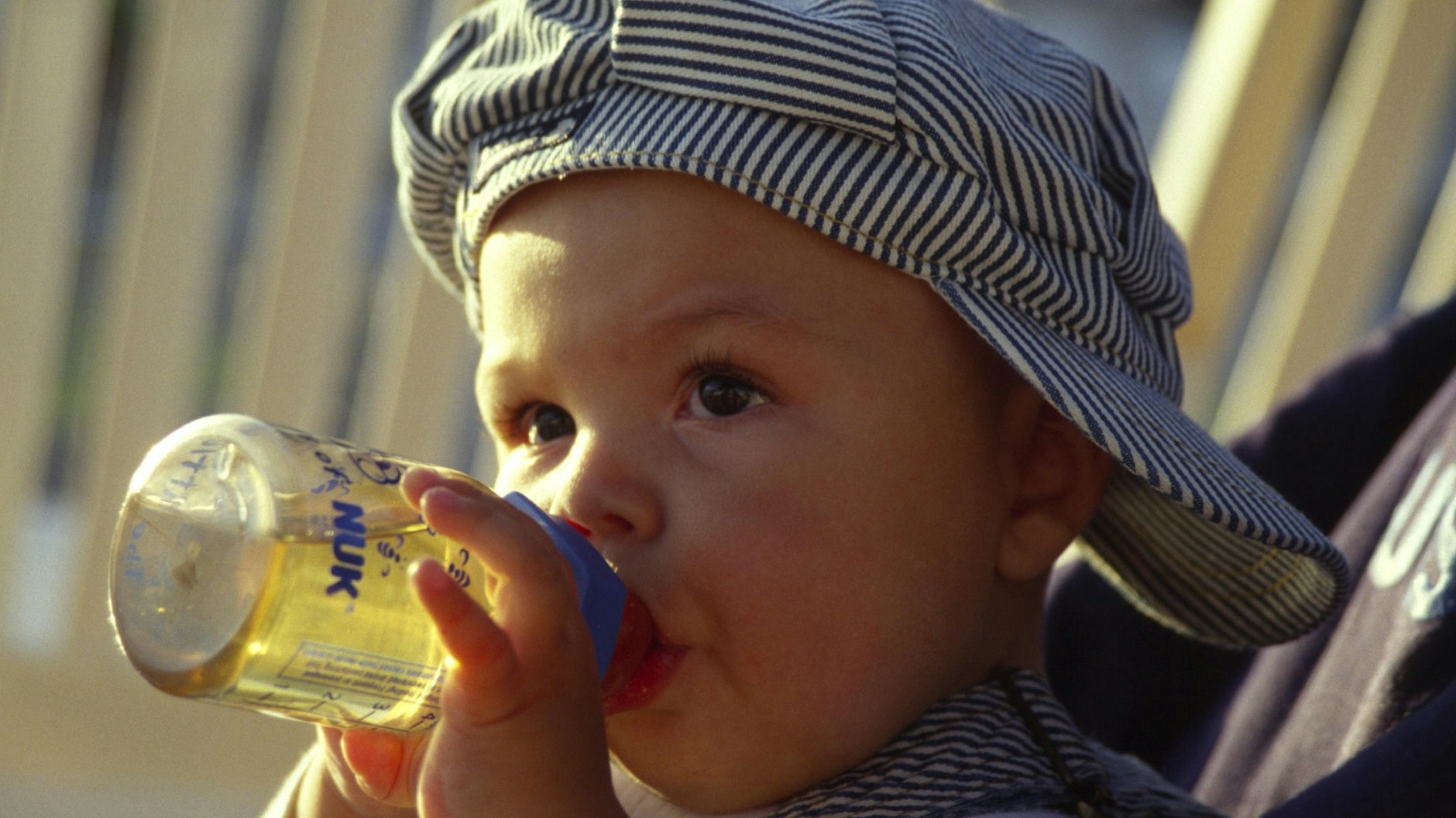 Der Drink fürs Baby sollte grundsätzlich nicht extra gesüßt werden.