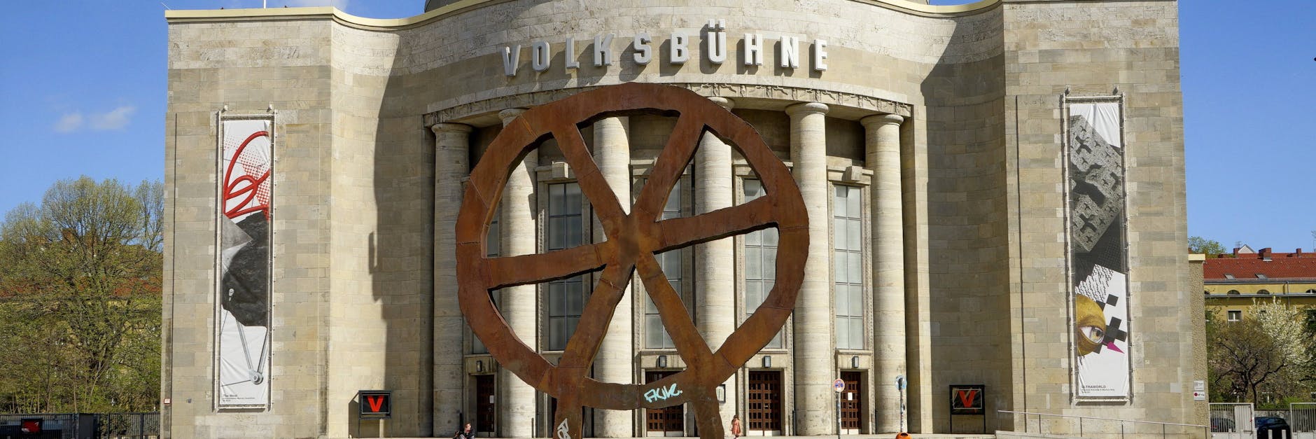 Justizsenator Dirk Behrendt (Grüne) will Theater wie die Volksbühne zu Gerichtssälen umfunktionieren.