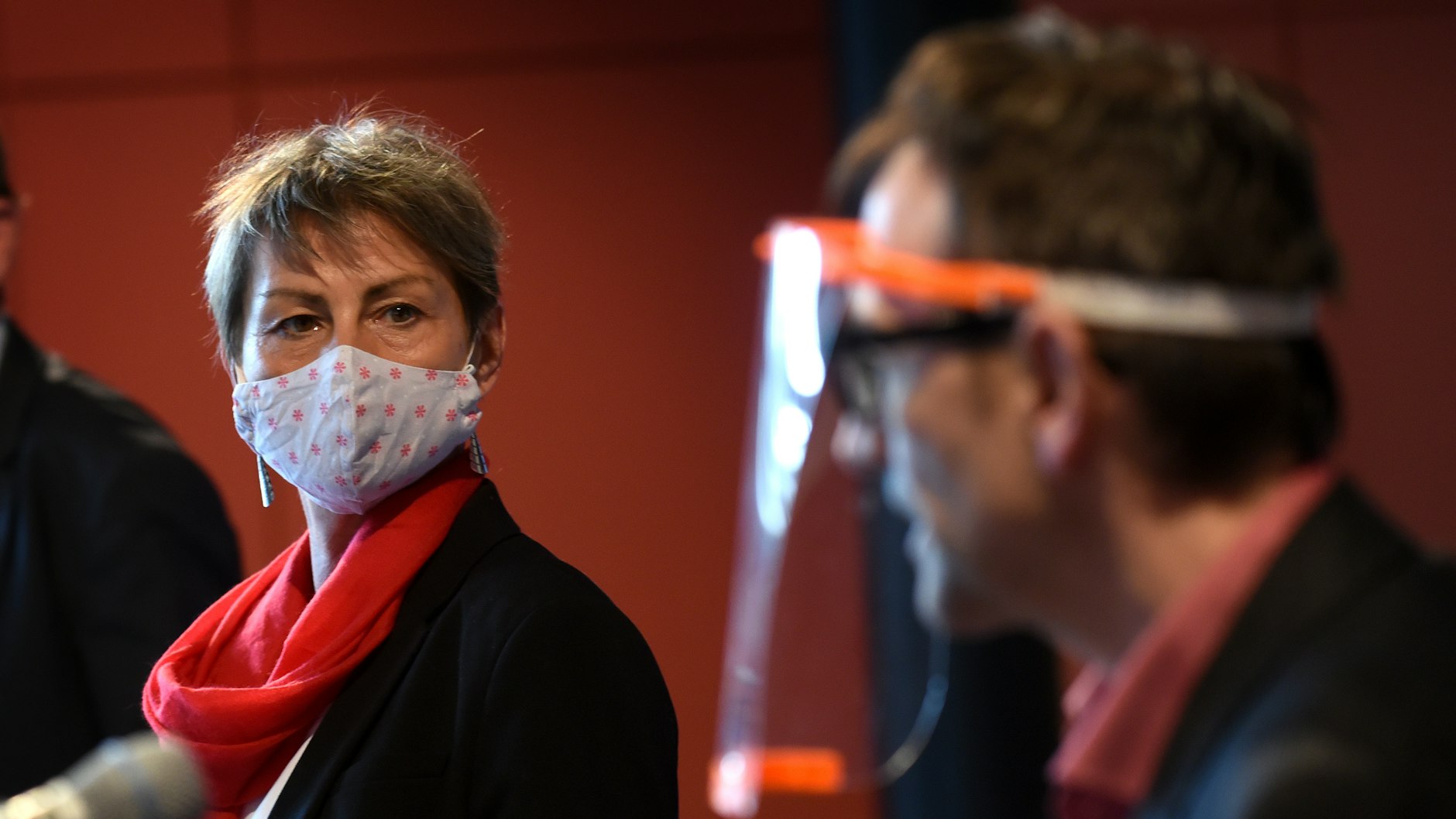 Sozialsenatorin Elke Breitenbach besucht die neue Einrichtung.<br>