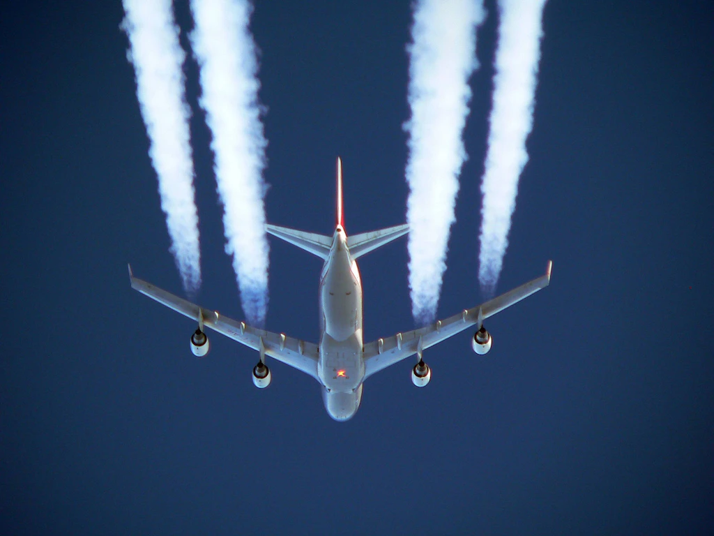 Hitler lebt am Südpol, Impotenz wegen Chemtrails: Berühmte Verschwörungstheorien