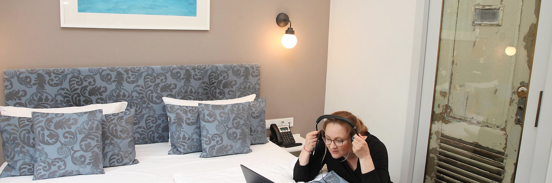 <br>Immer mehr Hotels bieten an, ihre Zimmer tageweise fürs Arbeiten zu mieten. Redakteurin Stefanie Hildebrandt macht den Test.<br>