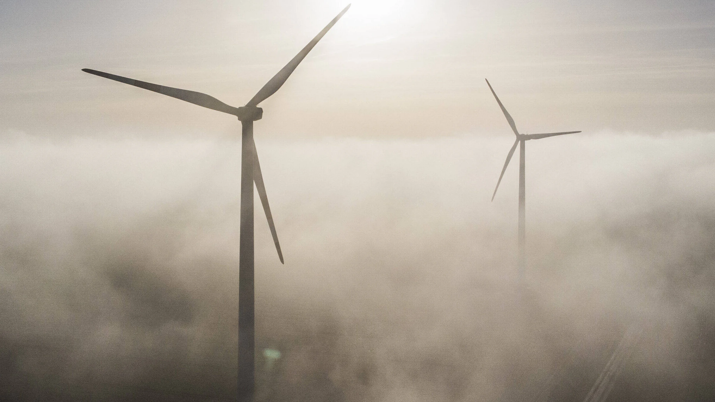 Windräder im Nebel.&nbsp;&nbsp;