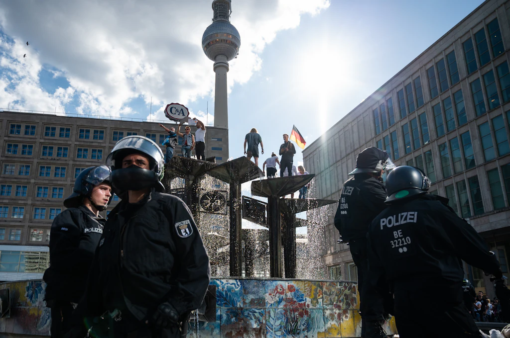 Gegen Rechtspopulisten und Verschwörungstheoretiker: Zahlreiche Demos in Berlin-Mitte geplant
