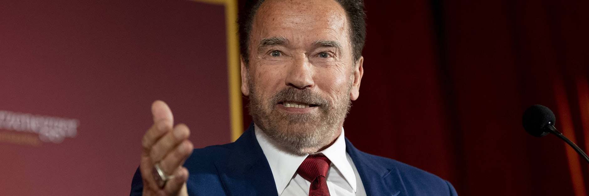 Arnold Schwarzenegger gibt US-Schülern Tipps fürs Leben auf Instagram.