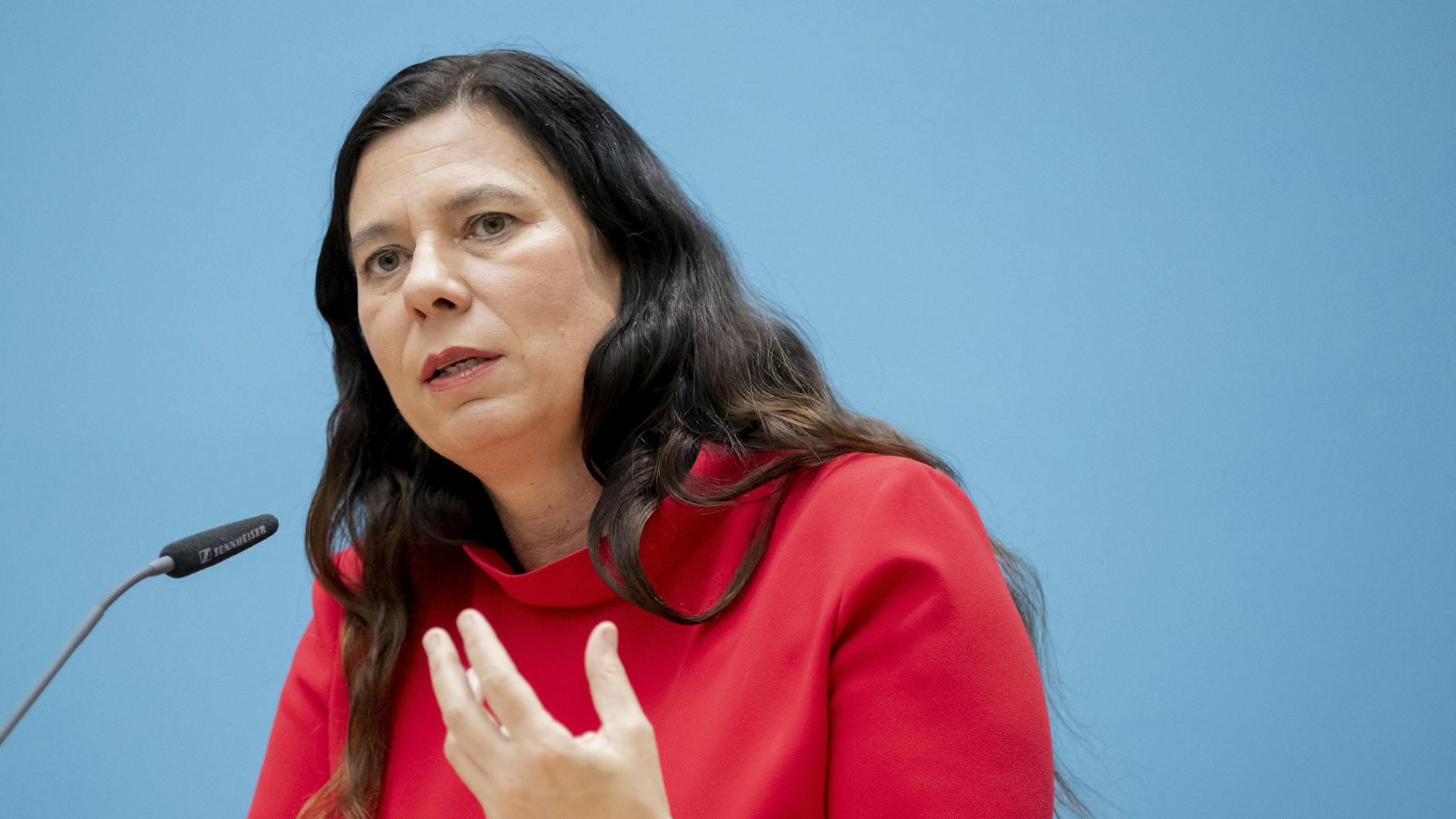 Sandra Scheeres (SPD) will Wissenslücken in den Sommerferien stopfen.