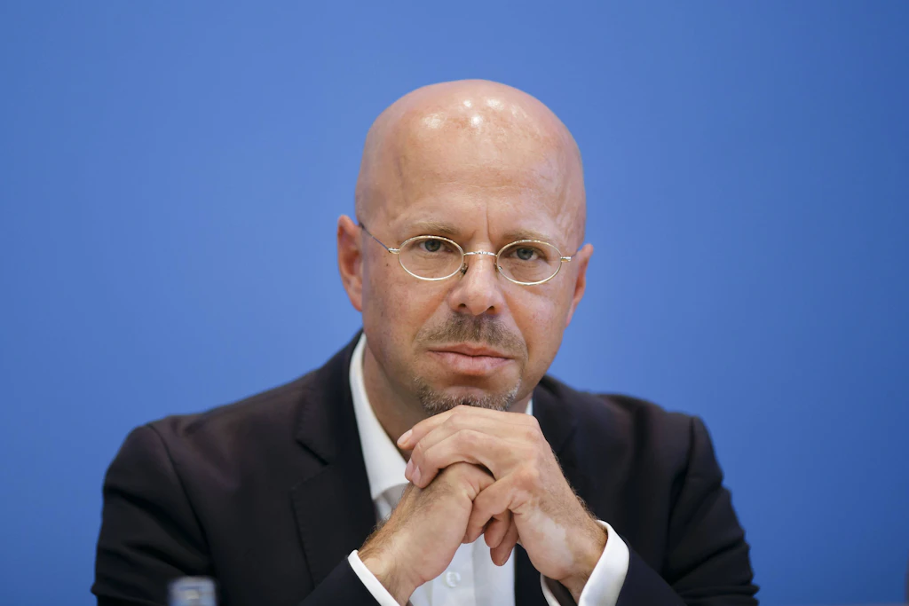 Trotz Parteiausschluss: Ex-AfD-Landeschef Kalbitz darf bleiben