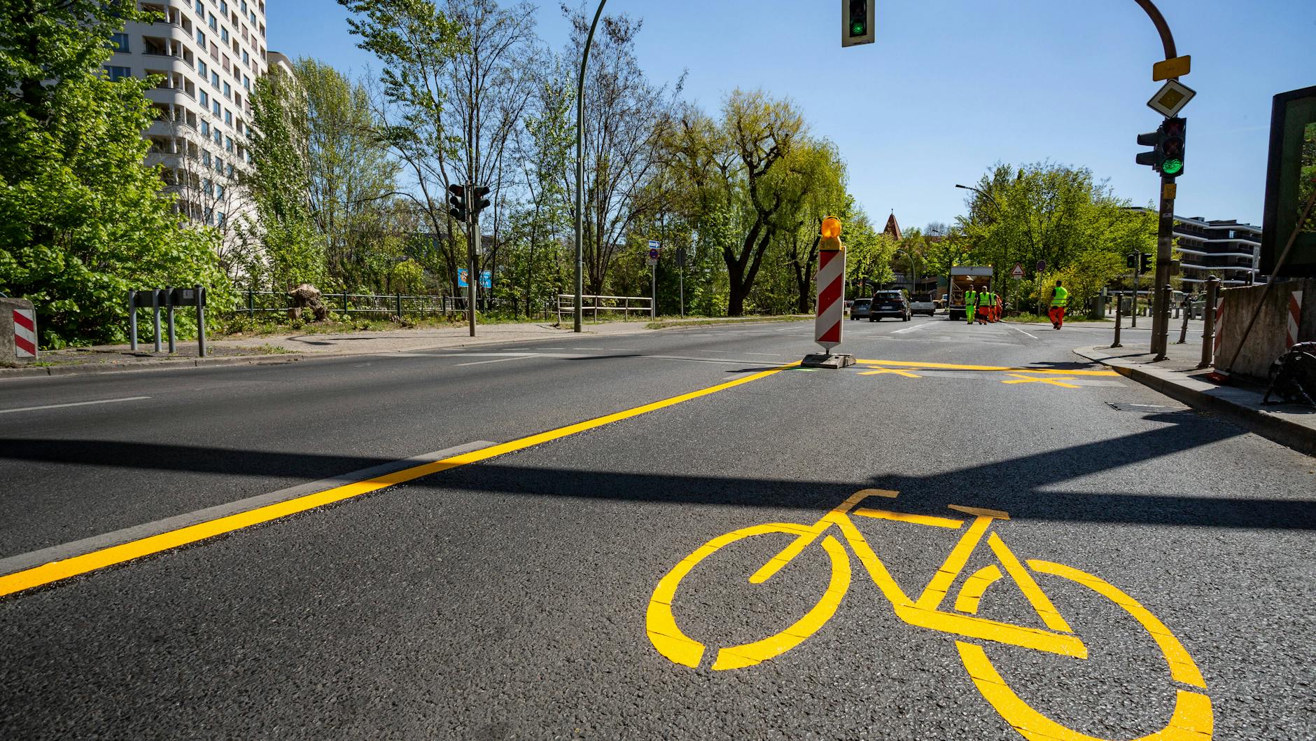 Red light: Berlin's eight "pop-up" cycle paths, including this one on Schöneberger Ufer in Mitte, could be set to disappear after a court ruled they were unlawful. The decision is wheely bad news for cycling enthusiasts.