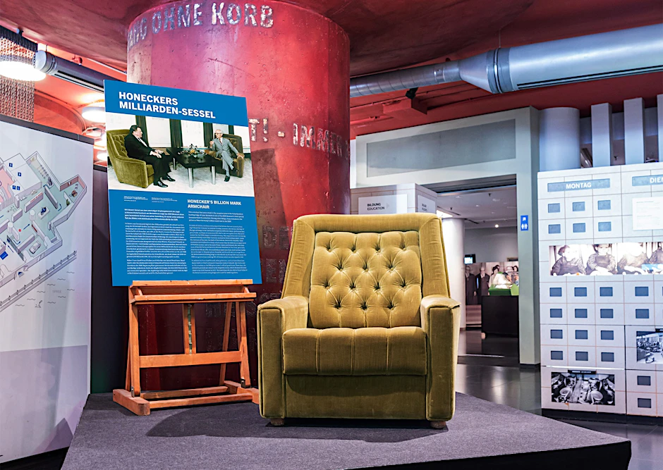 Honeckers Milliarden- Sessel ist im DDR- Museum als besondere Besucher-Attraktion zu Himmelfahrt und Pfingsten zu sehen.