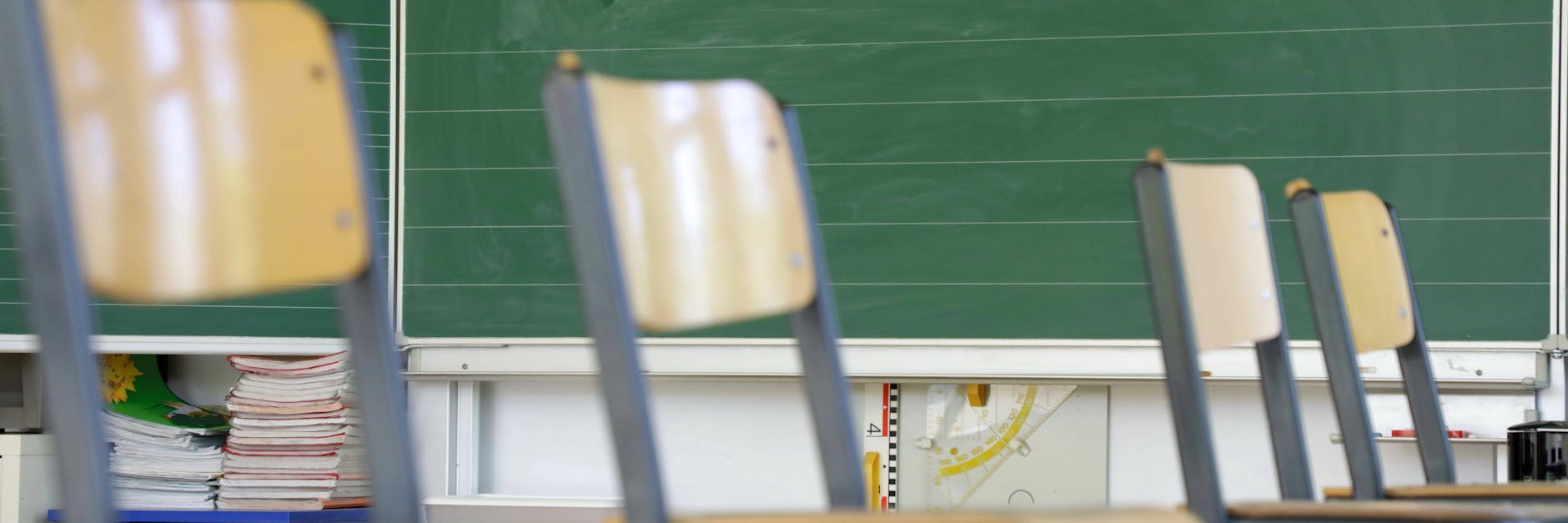 Mathe, Deutsch und Englisch sollen die Klassen 1,2, 7, 8 und 9 im Sommer nachpauken.