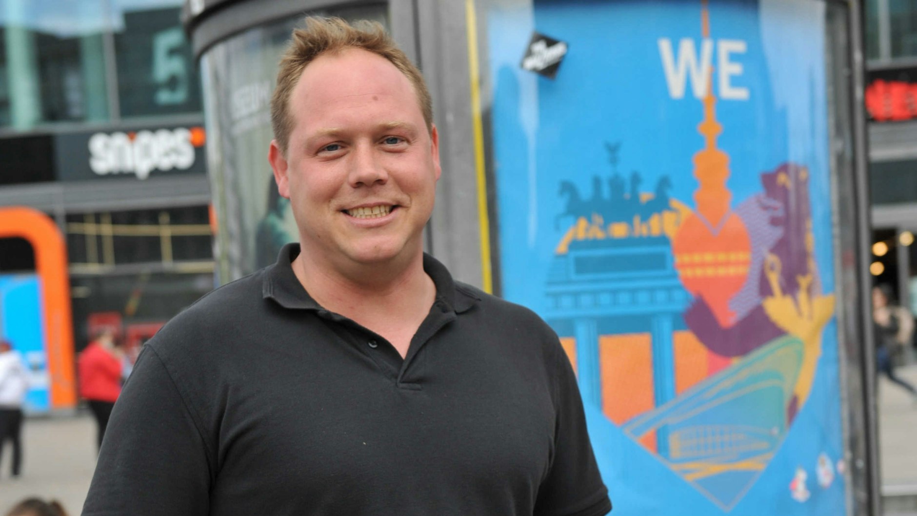 Urlaub in Berlin? Das ist nichts für Tobias Riese (36). Obwohl die Stadt für ihn noch Neuland ist. Nachdem er für ein paar Jahre in Hamburg lebte, zieht er gerade wieder her. „Ich will im Sommer auf jeden Fall nach Mallorca, das gehört für mich jedes Jahr dazu“, sagt er. „Ich denke auch, dass dort bis August alles wieder öffnen wird. Denn die sind abhängig vom Tourismus, wollen das Geld bestimmt nicht verlieren.“