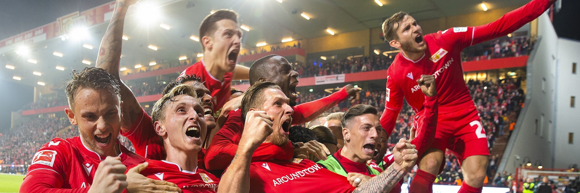 So schön feierte Union im Herbst nach dem Sieg im Hinspiel vor seinen Fans. Drei Punkte sind auch am Freitag drin, solche tollen Jubel-Bilder nicht.